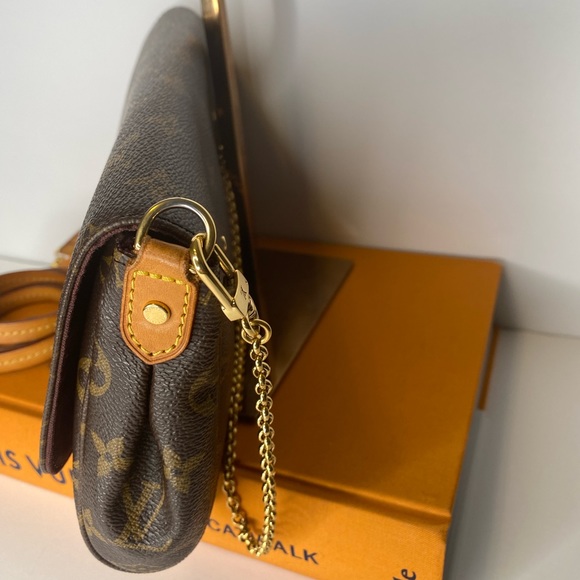 ❌❌SOLD❌❌ Louis monogram favorite crossbody - Picture 7 of 16